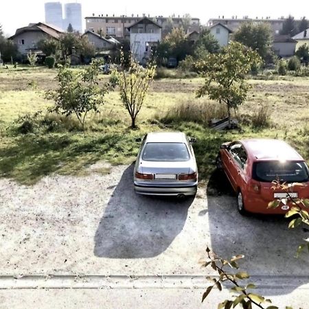 Slatka Sobica Za Dvoje Sa Upotrebom Zajednicke Kuhinje I Kupaonice ซาเกร็บ ภายนอก รูปภาพ